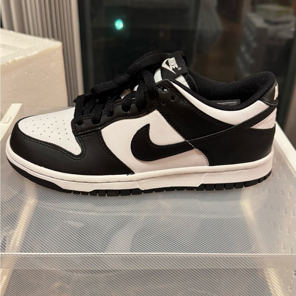 Nike Black and White Women's Sneakers